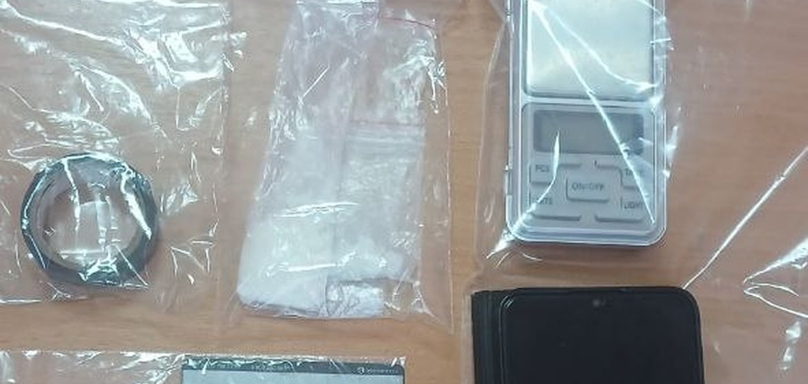 Задержание мужчины с наркотиками в Канске: полиция изъяла свёртки с метадоном