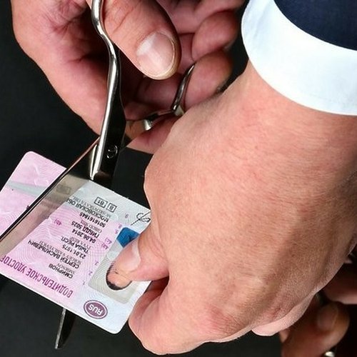 ГИБДД задержала водителя в Канске за неоднократное управление автомобилем без прав